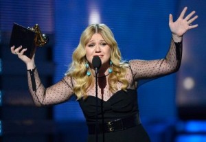 kelly clarkson 2013 grammys