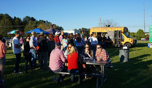 long lines for the food truck