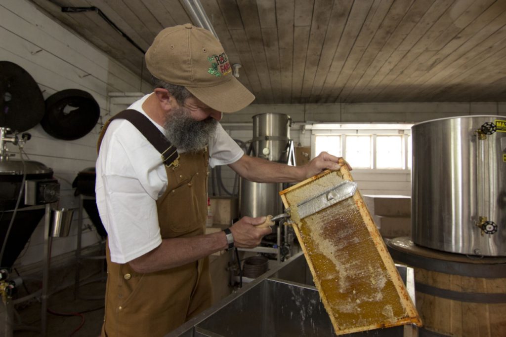 honey-harvest-john-maier-158_070114